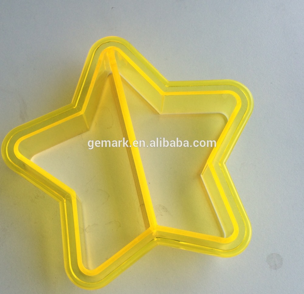 Plastic Cute heart star dinosaur shaped Sandwich Cutter set